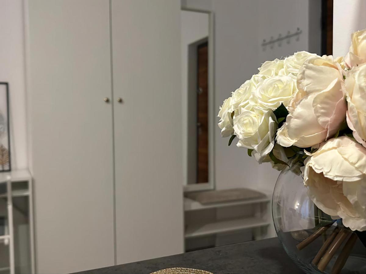 Luxury Mansion Apartment Bucharest Exterior photo