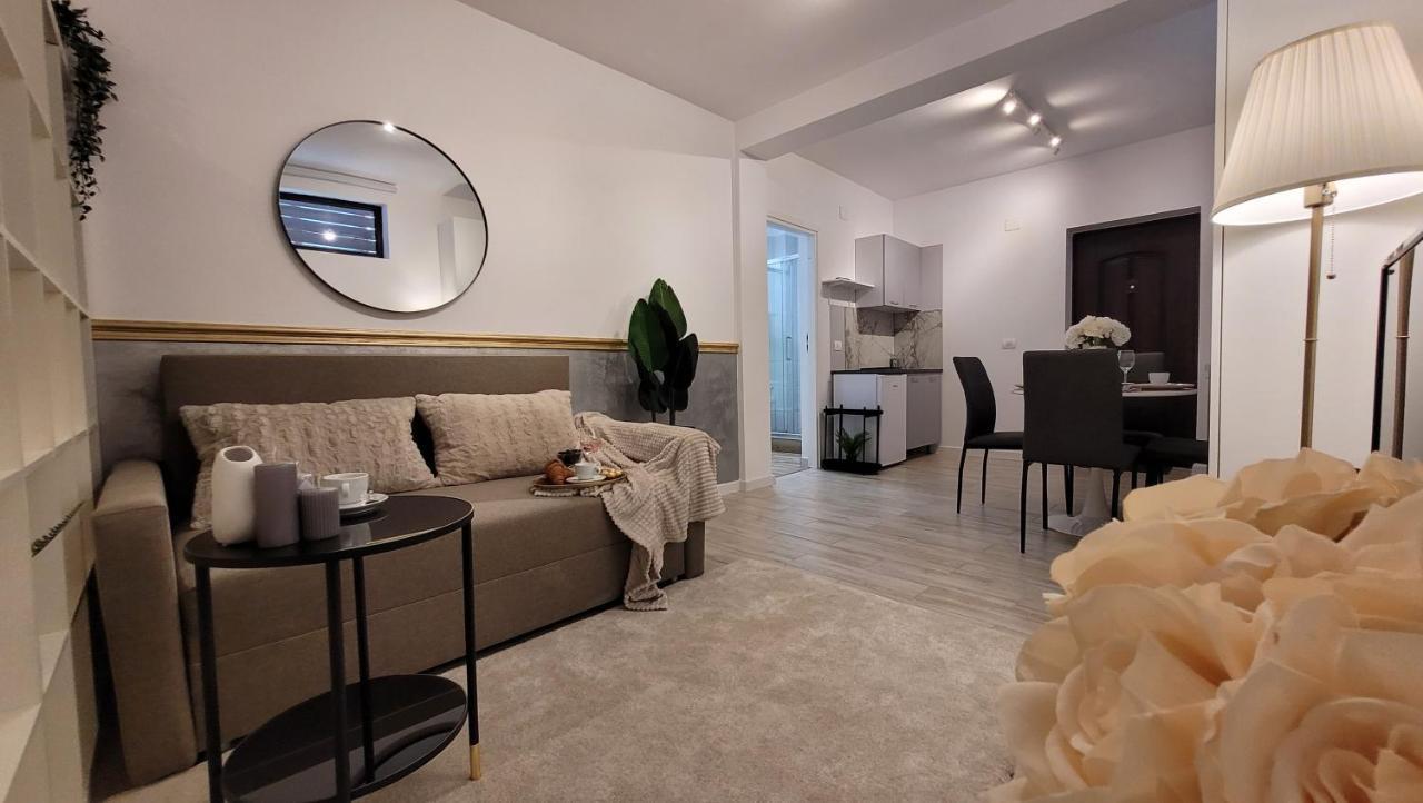 Luxury Mansion Apartment Bucharest Exterior photo